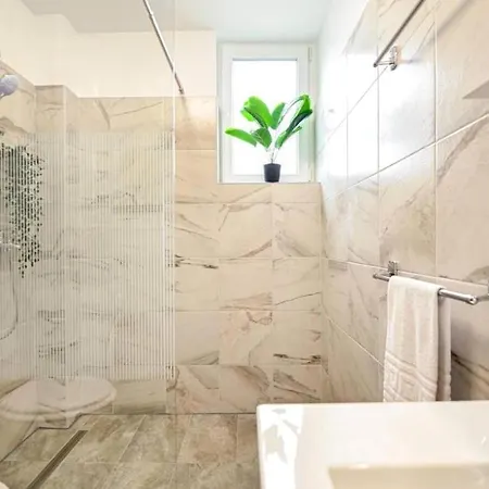 Apartment Fluidity - Refined 2br Retreat In Center Bukarest