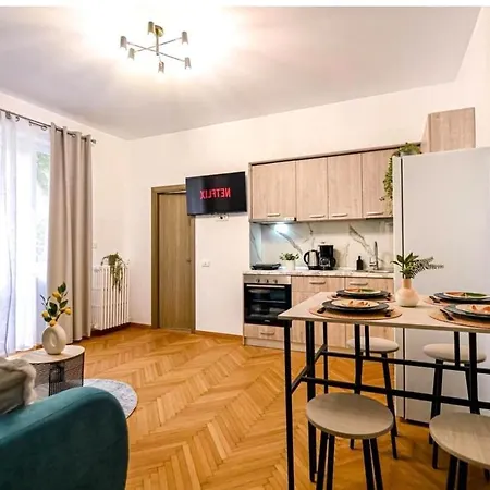 Apartment Fluidity - Refined 2br Retreat In Center Bucharest