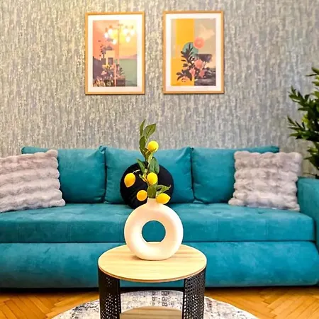 Apartment Fluidity - Refined 2br Retreat In Center *