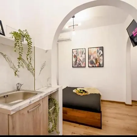 Fluidity - Refined 2br Retreat In Center *