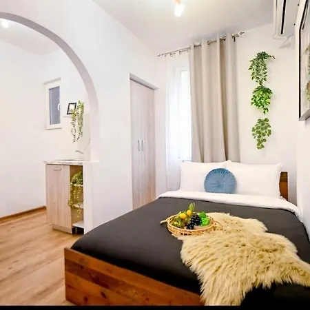 Fluidity - Refined 2br Retreat In Center