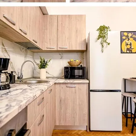 Fluidity - Refined 2br Retreat In Center Appartement