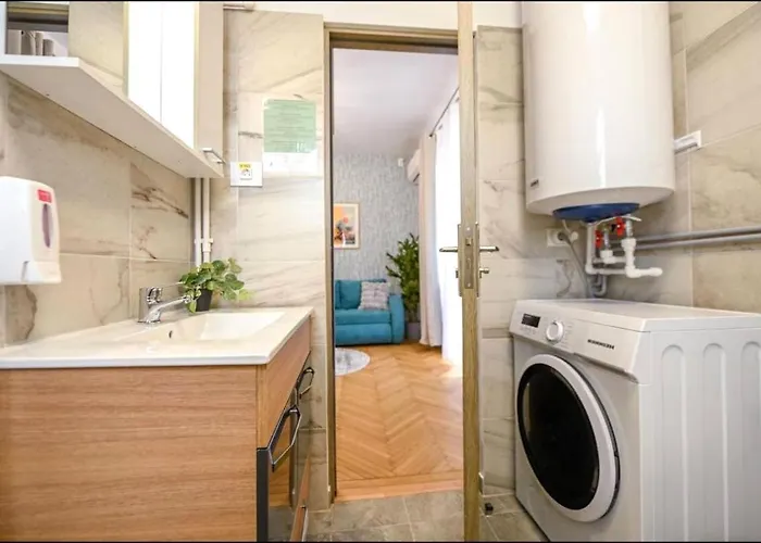 Fluidity - Refined 2br Retreat In Center شقة *