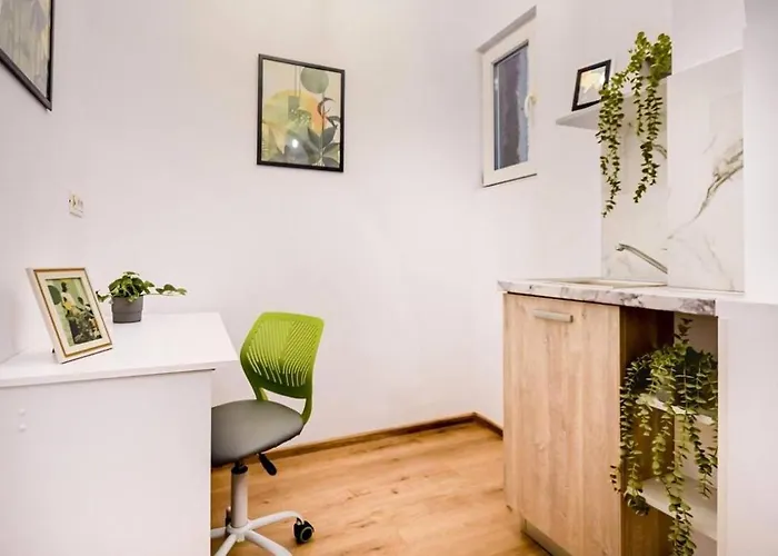 Fluidity - Refined 2br Retreat In Center *