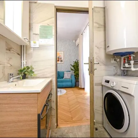 Fluidity - Refined 2br Retreat In Center 公寓 *